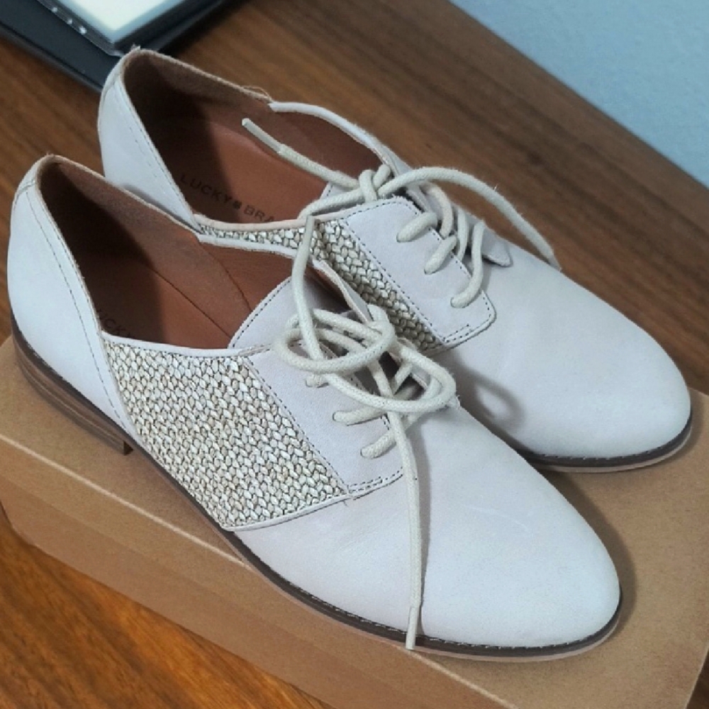 Lucky Brand Women's Cream Lace-Up Oxford Flats